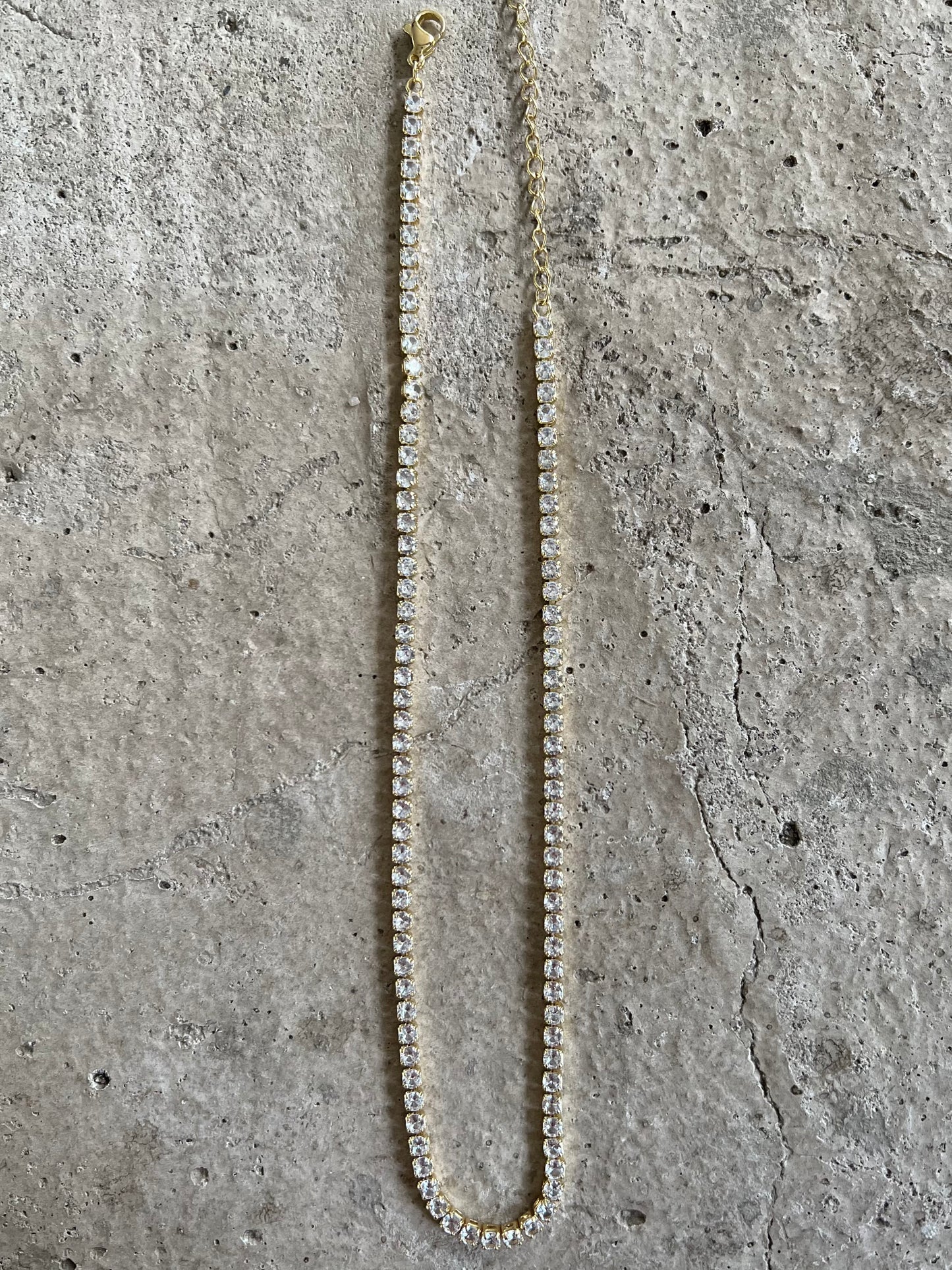 Tenniskette in Gold