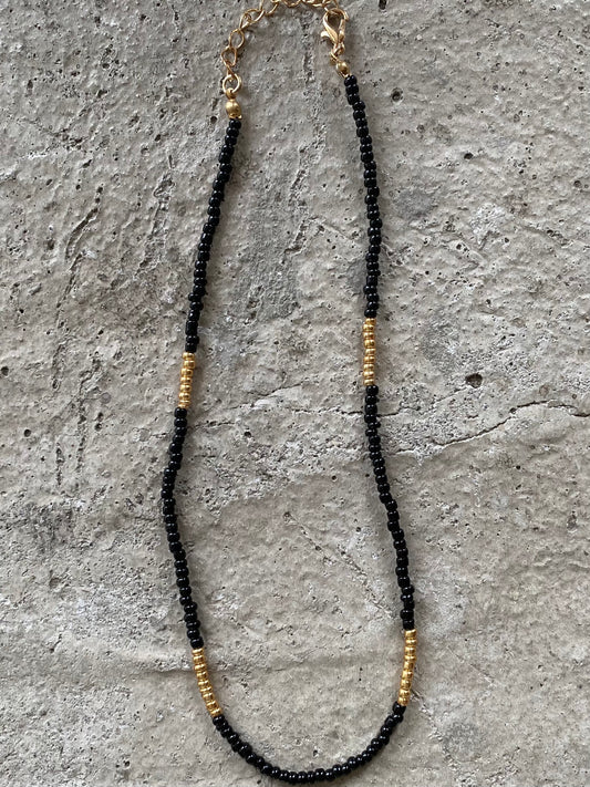 Glasperlenkette in Schwarz/Gold